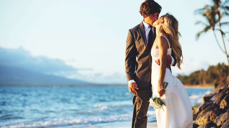 title image Get Married in Oahu: Hawaii Wedding & Destination Costs