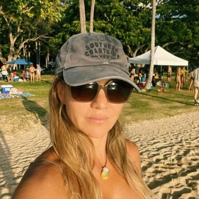Elen Corazzari: Co-Owner · Operations